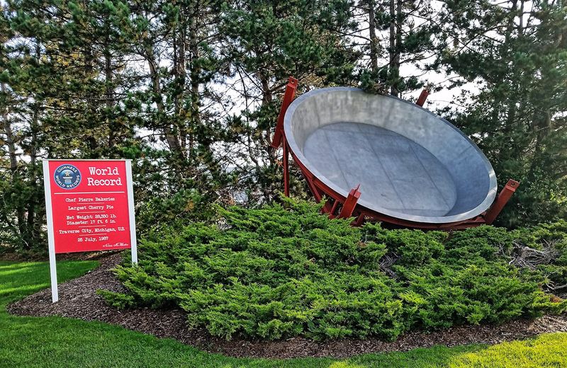 World's Largest Cherry Pie Pan, Traverse City