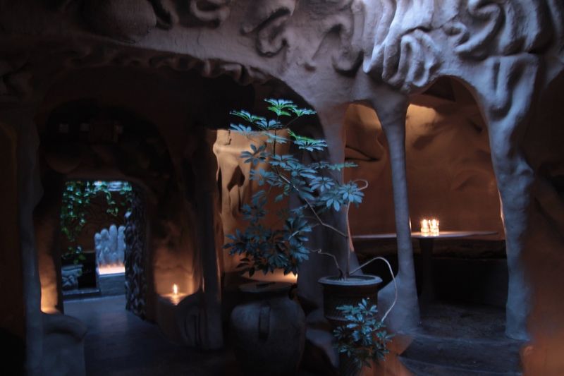 The Caves, Edgewater
