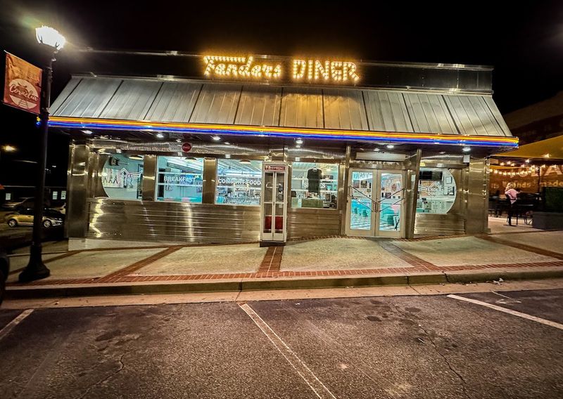 Fenders Diner, Cornelia
