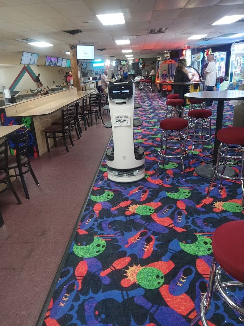 This Connecticut Duckpin Bowling Alley Feels Like A Retro Family Night Out - Decor Hint The Robot Food Delivery That Steals The Show