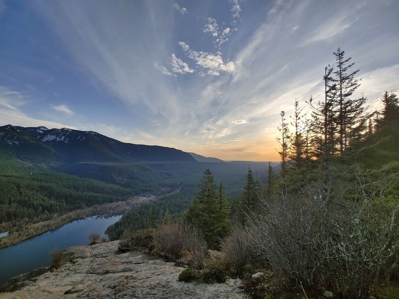 10 Washington Nature Retreats That Feel Peaceful Without The Long Drive - Decor Hint Rattlesnake Ledge, North Bend