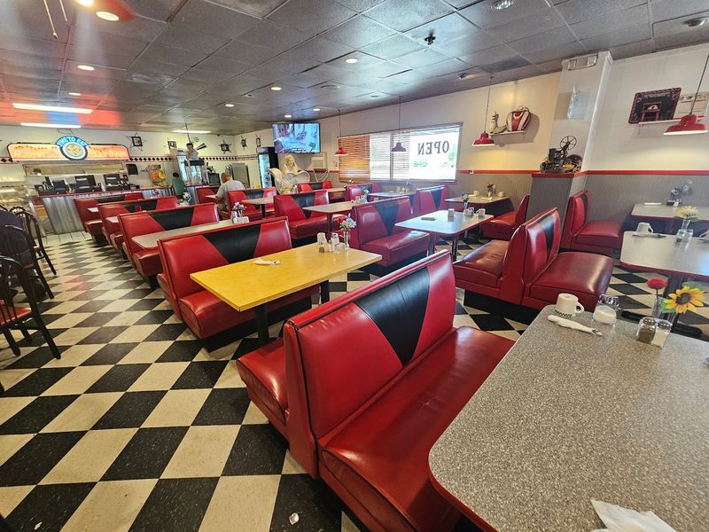Woody's 50's Diner, Le Roy