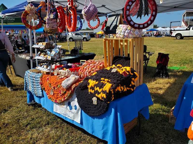 9 Massive Flea Markets In Tennessee Where $40 Fills Your Entire Car With Treasures - Decor Hint Jackson's Hub City Flea Market, Jackson