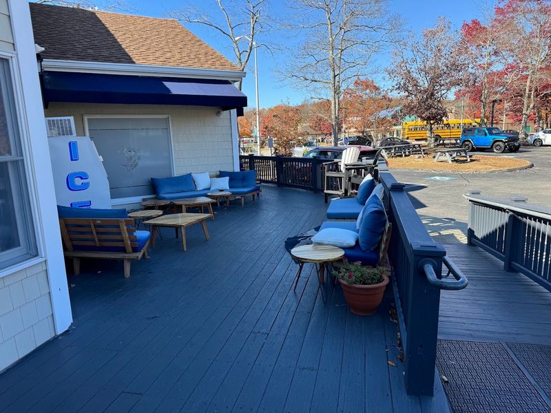 10 Connecticut Seafood Spots Where The Chowder Is Worth The Drive Alone - Decor Hint Flanders Fish Market & Restaurant, East Lyme