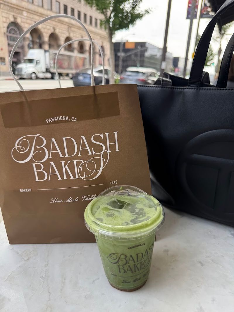 California's Viral Cinnamon Roll Bakery Has Pasadena Showing Up Before Noon - Decor Hint Take-Home Boxes Make The Hype Travel Well