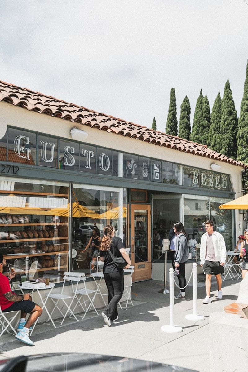 Gusto Bread, Retro Row
