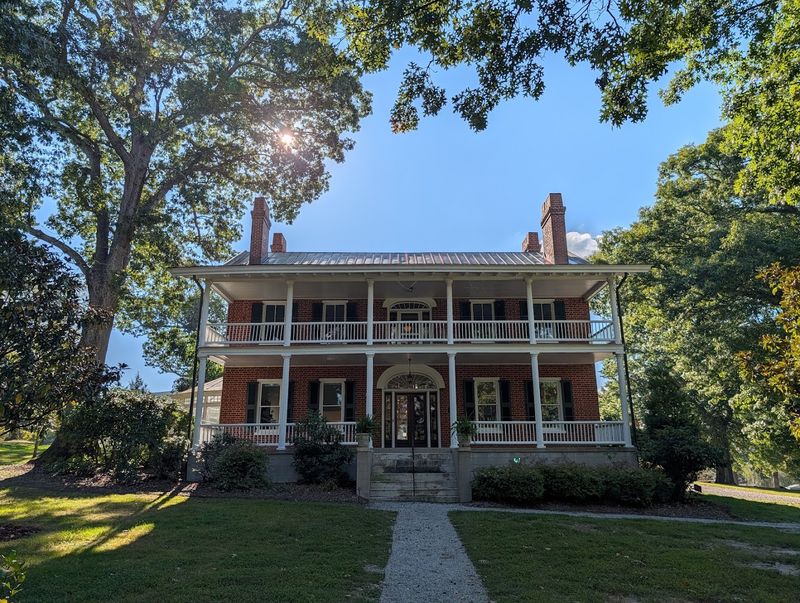 These 12 North Carolina Historic Homes Are Said To Be Real Paranormal Hotspots - Decor Hint Smith-McDowell House