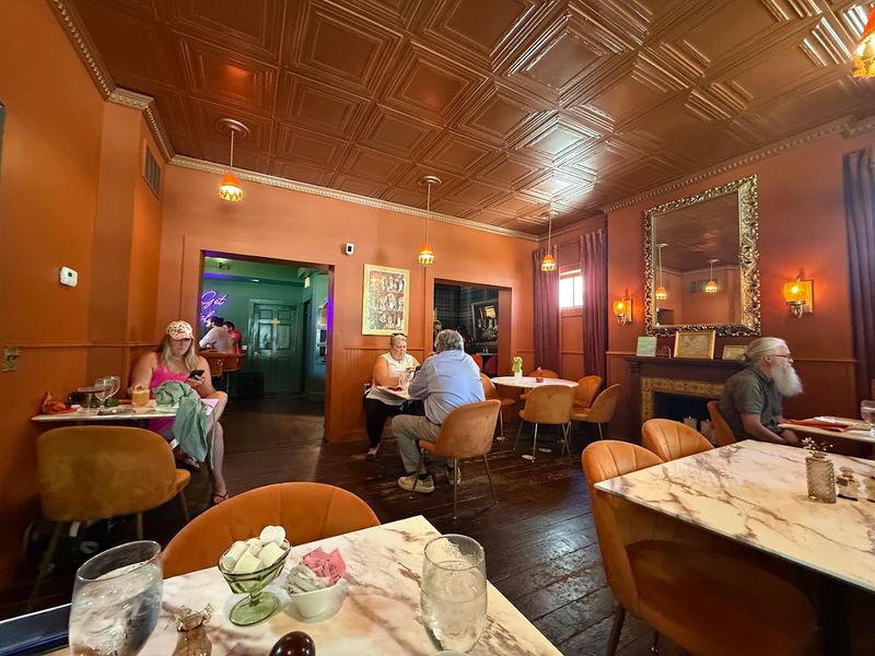 Vondra Social House, Springfield