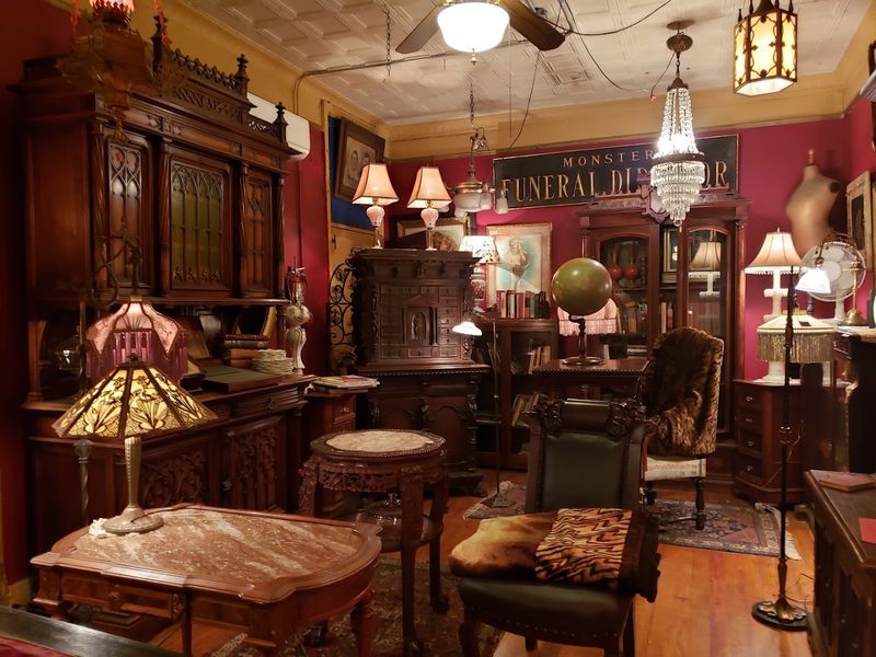 Few Pennsylvania Antique Stores Draw Treasure Hunters Like These 12 - Decor Hint Anastacia's Antiques, Philadelphia
