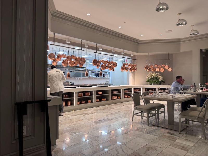 Polished Decor Gives Breakfast An Upscale Feel