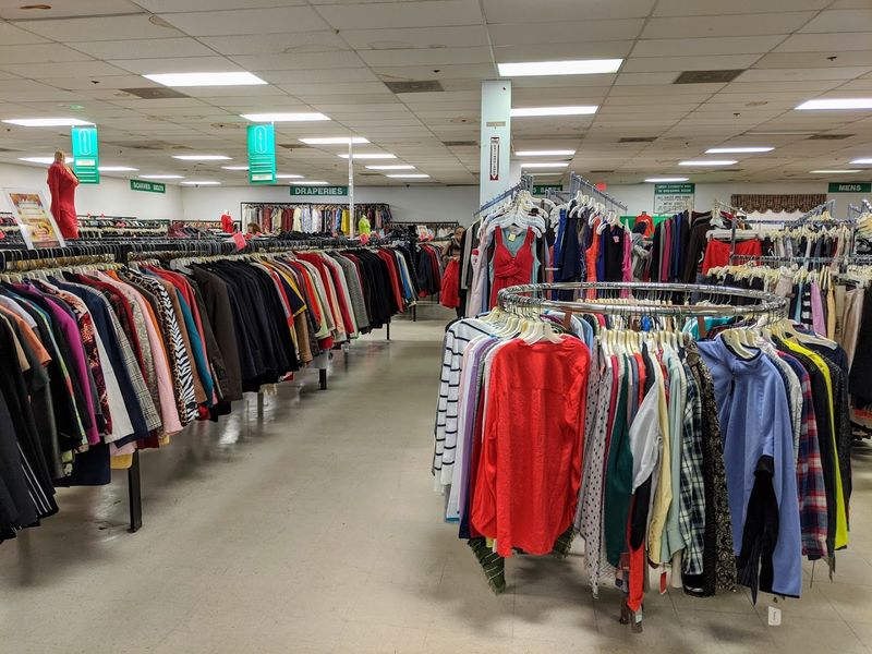 The Treasure Hunt Atmosphere That Keeps Shoppers Coming Back