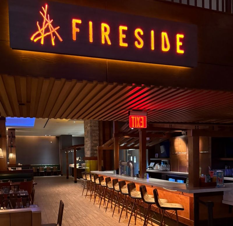 All-In-One Florida Waterpark Resort Where Epic Slides And Indoor Waves Meet Effortless Lodge Dining - Decor Hint Lodge-Style Dining That Delivers