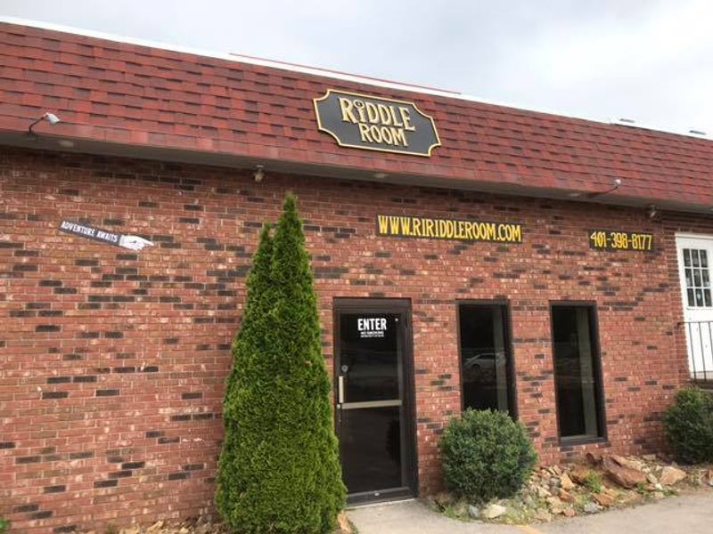 These 10 Rhode Island Adventures Are Perfect For Thrill Seekers - Decor Hint The RI Riddle Room: Escape Games, Warwick