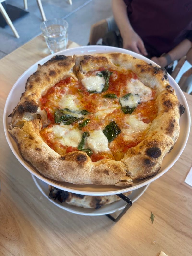 These 10 New California Restaurants Are Giving Summer Dining A Serious Upgrade - Decor Hint Pizzeria Sei, Palms, Los Angeles