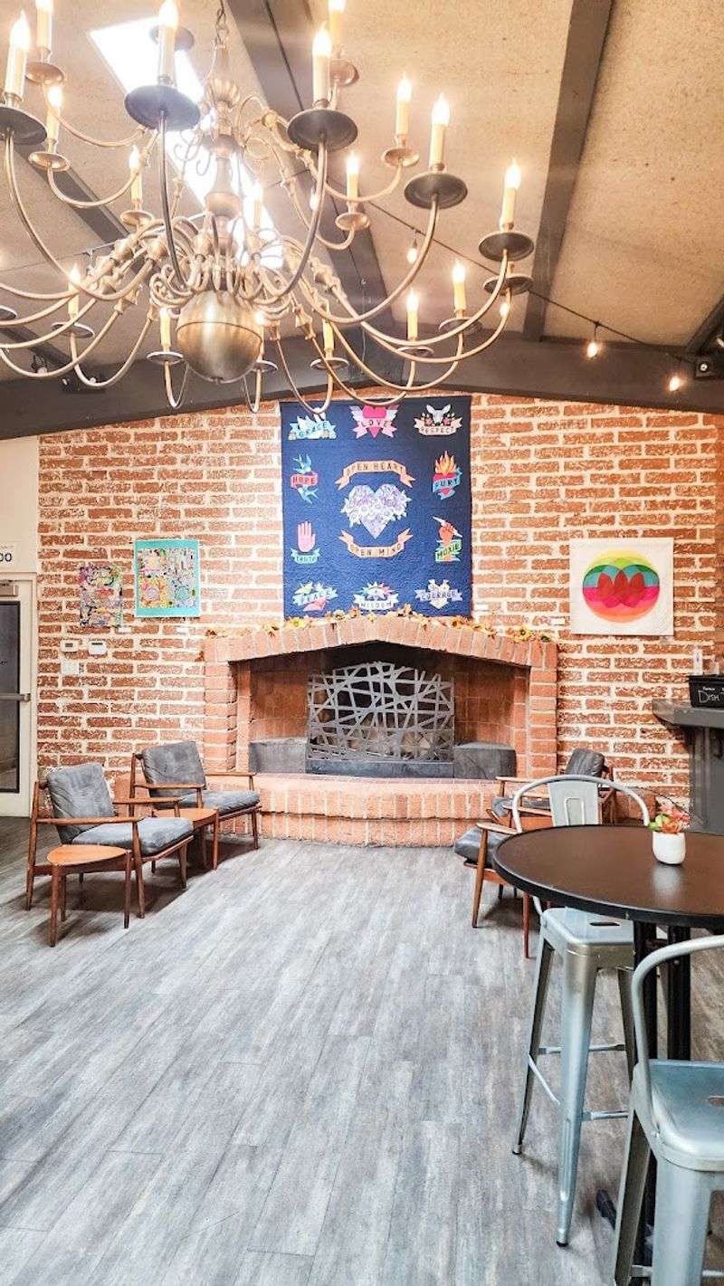 This Hidden Bookstore Bar In Arizona Is Worth Discovering - Decor Hint Why This Spot Stays With You