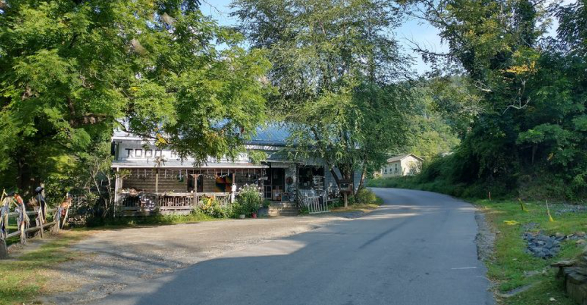 Everyone Goes To Boone But This Nearby North Carolina Town Has Just As Much Mountain Charm - Decor Hint