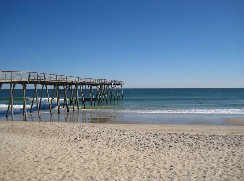 This North Carolina Beach Town Has Surfing, A Mystery Mailbox, And Fewer Crowds Than Expected - Decor Hint Grab Fresh Seafood After A Full Morning Near The Water