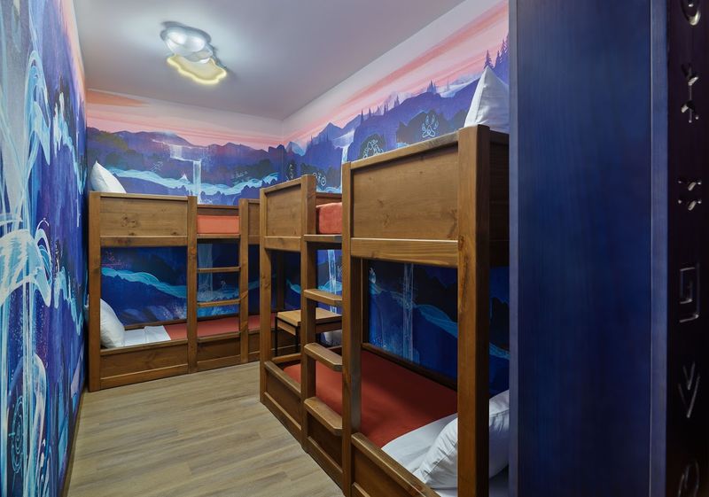 Turn A Connecticut Family Trip Into A Weekend Of Water Slides And Adventure - Decor Hint Suites Made For Families