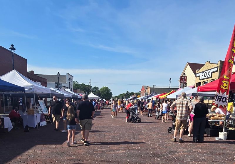 This Summer Special Nebraska Farmers Market Turns Saturday Mornings Into A Downtown Street Party - Decor Hint Fresh Flowers Brighten The Walk Through Downtown