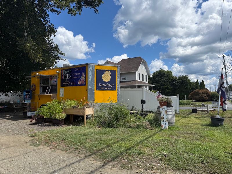 Sunday's Pie Truck, Clinton