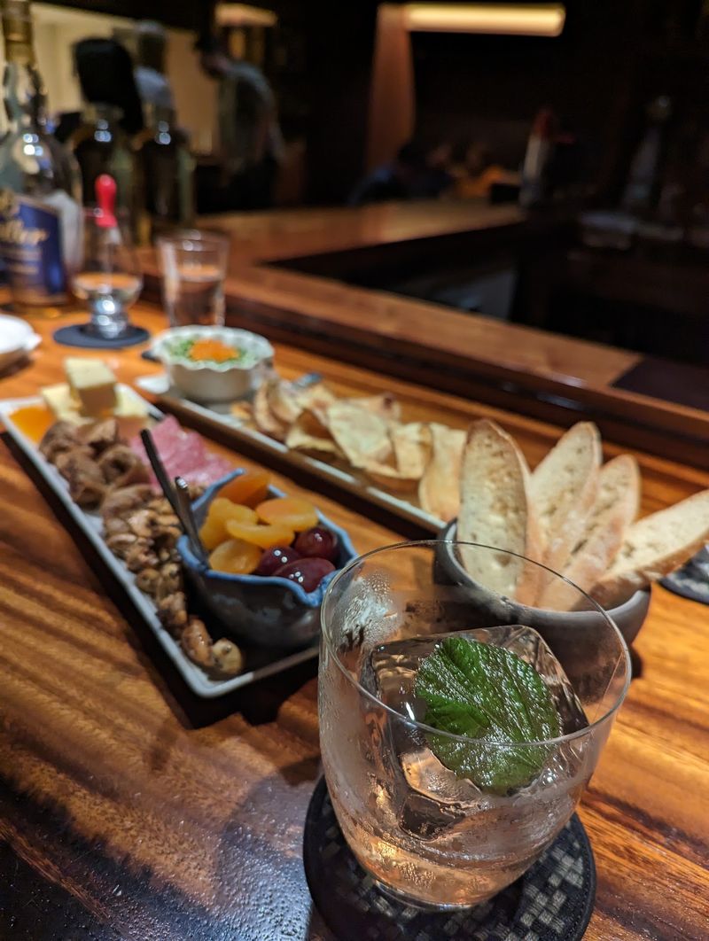 9 Fresh Dining Spots In Honolulu, Hawaii For Your Next Night Out - Decor Hint Bar Leather Apron