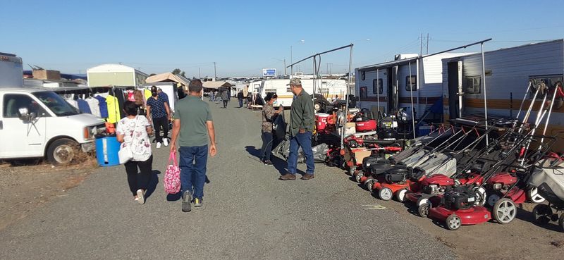 This Washington Flea Market Will Make You Never Want To Go Home - Decor Hint The Community Vibe That Sets It Apart