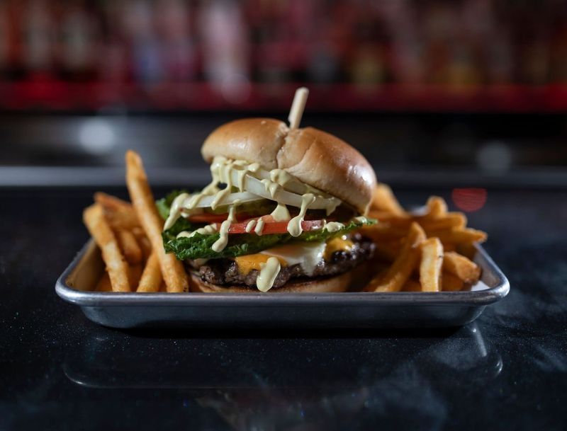 10 Nebraska Restaurants Where The Lunch Deal Steals The Entire Show - Decor Hint Black Label Burgers & Shakes, Fremont
