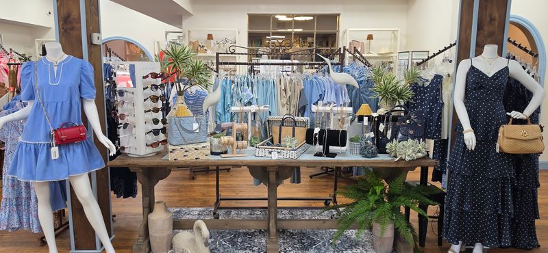 This Kentucky Lake Town Has Postcard Views And Locals Hope It Stays A Secret - Decor Hint Shopping And Artisan Boutiques In Grand Rivers