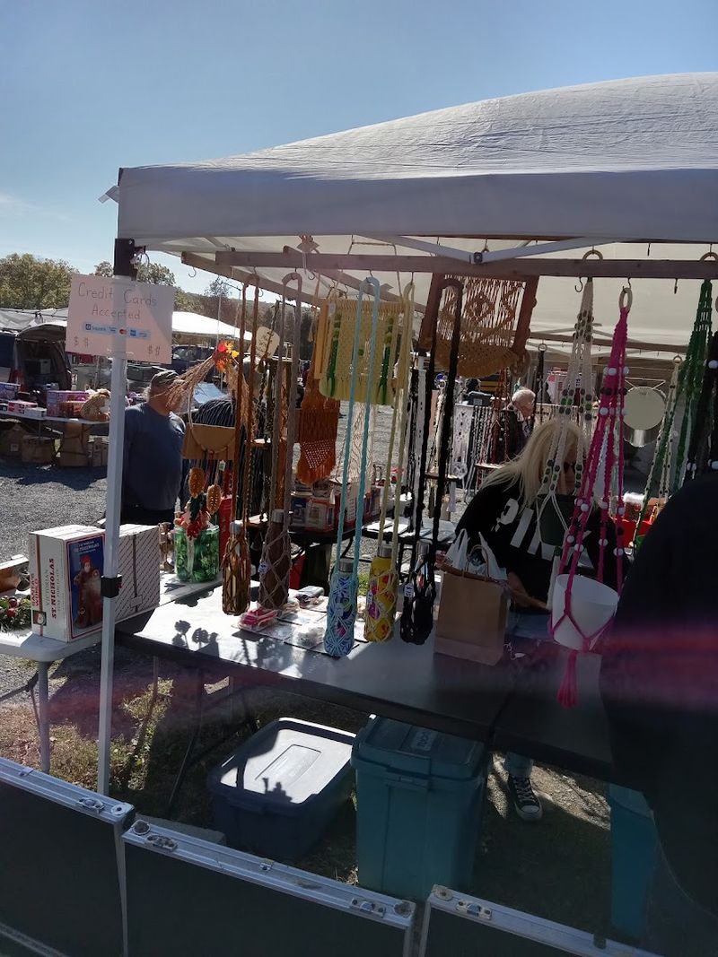This Pennsylvania Flea Market Has Great Bargains That Require Extra Space In Your Car - Decor Hint Tips For First-Time Visitors