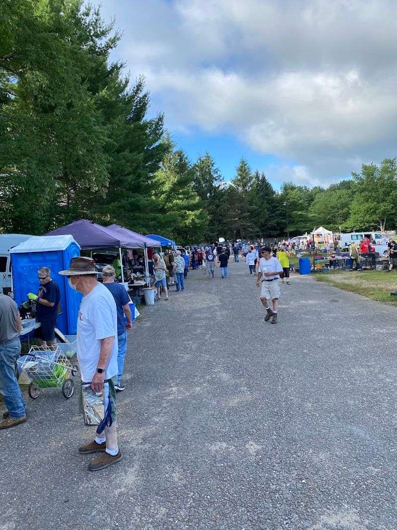 This Sprawling Massachusetts Flea Market Has Become A Weekend Ritual - Decor Hint What Collectors Know That Casual Visitors Miss