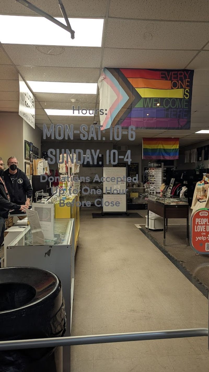 This Incredible Secondhand Shop In Georgia Is Worth The Trip - Decor Hint Hours That Work For Almost Any Schedule