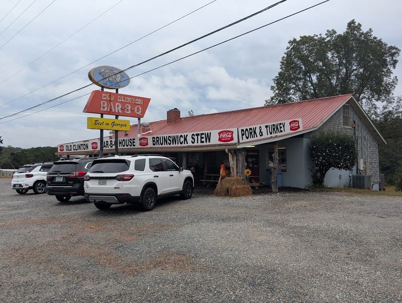 10 Tiny Hole-In-The-Wall Restaurants In Georgia That Have A Loyal Local Following - Decor Hint Old Clinton Barbecue House, Gray