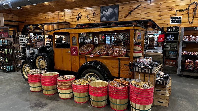 The Farm Market That Could Keep You Browsing For Hours