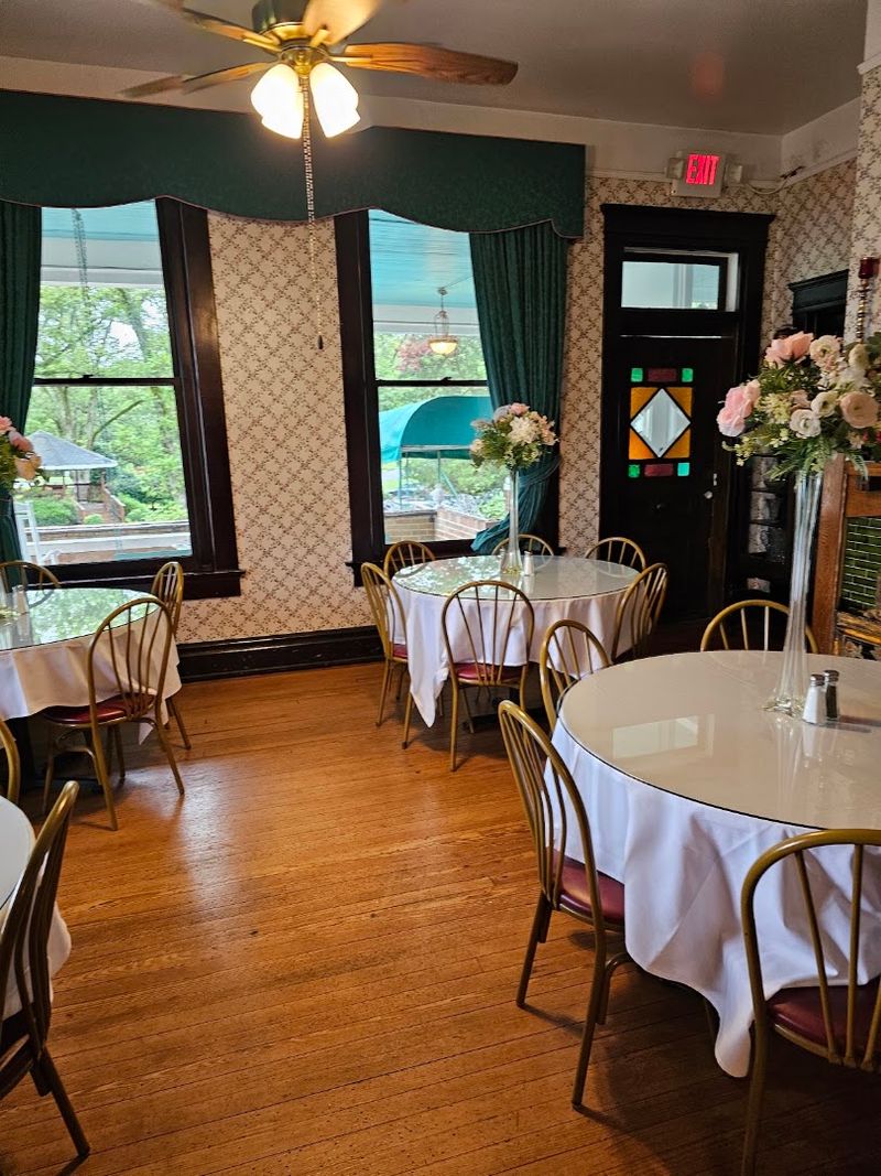 This Is Georgia's Beloved Southern Buffet That Diners Return To Time And Again - Decor Hint The Dining Rooms That Make Every Visit Feel Different