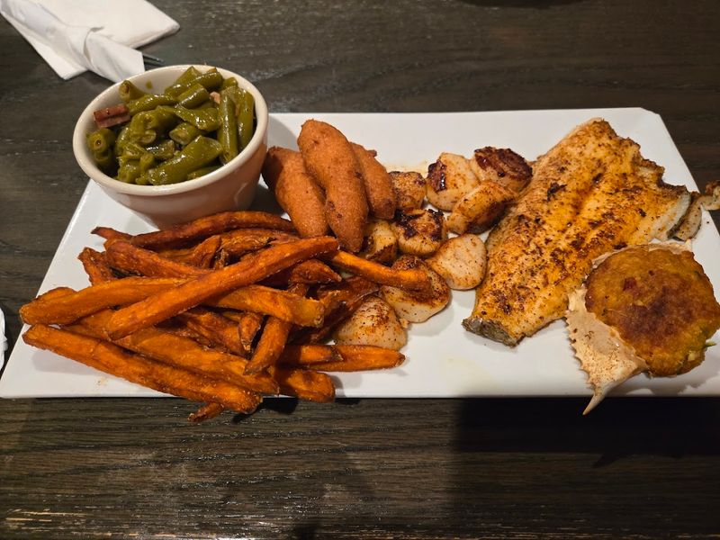 You Can Enjoy A Full Georgia Seafood Platter At This No-Frills Shack - Decor Hint Deviled Crab That Brings Real Flavor