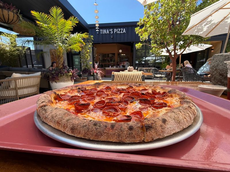 Tina's Pizza, Carpinteria