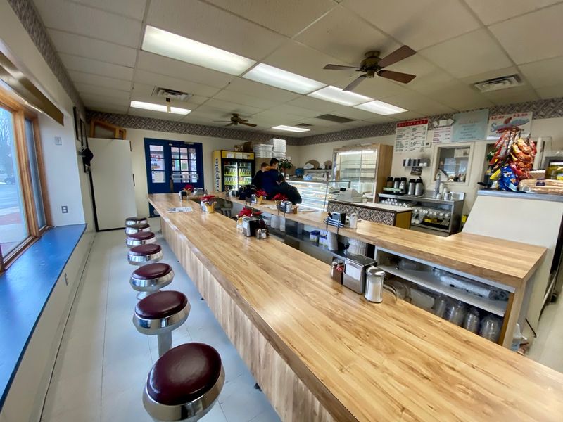 A No-Frills Shop Where Familiar Orders Need Few Words