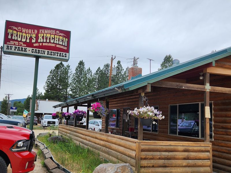 This Idaho Highway Has A Beloved Pie Stop Tradition That Road-Trippers Have Followed For Decades - Decor Hint The Log-Cabin Setting Matches Idaho City's Mountain Character