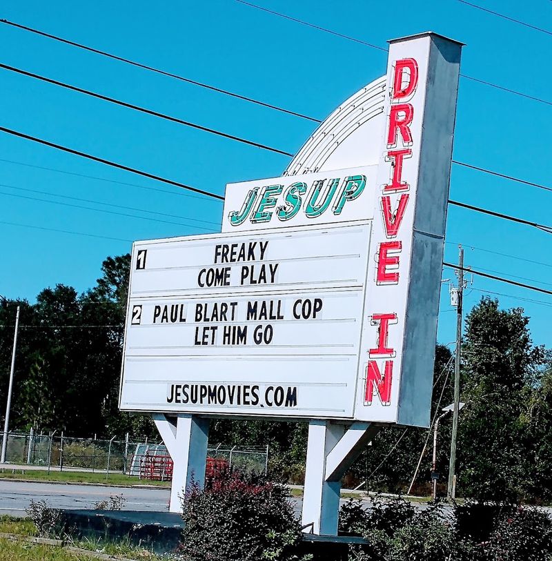 This Classic Georgia Drive-In Movie Theater Is Worth The Trip With A Bucket Of Popcorn - Decor Hint A Full-On 1950s Time Warp Waiting For You