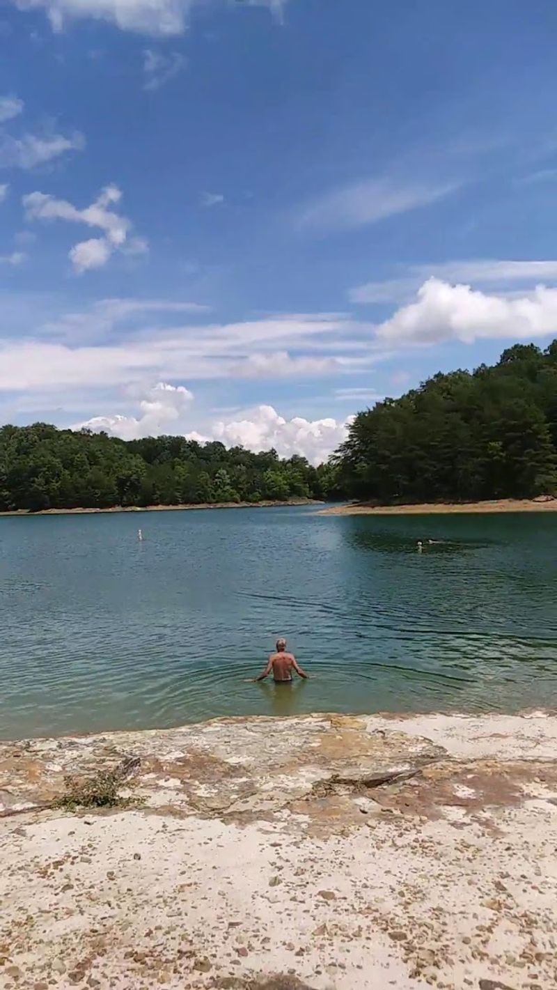 This Kentucky Lake Beach Has Soft Sand And Water So Clear It Feels Like The Caribbean - Decor Hint What To Bring For The Perfect Day At The Lake