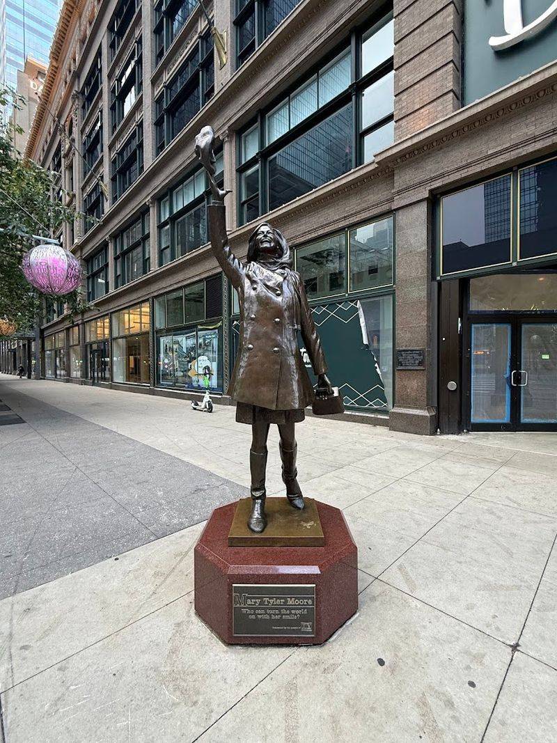 Mary Tyler Moore Statue, Minneapolis