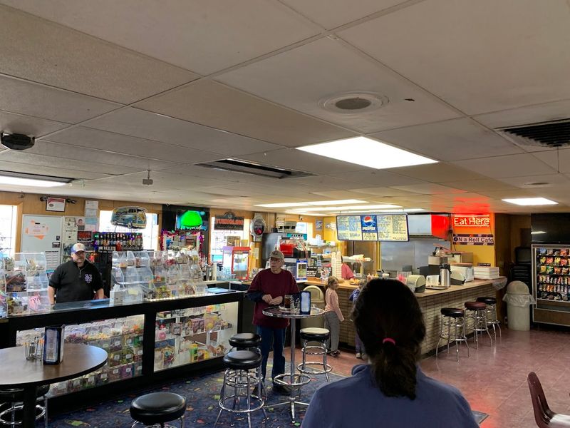 This Connecticut Duckpin Bowling Alley Feels Like A Retro Family Night Out - Decor Hint The On A Roll Cafe Serves Real Food