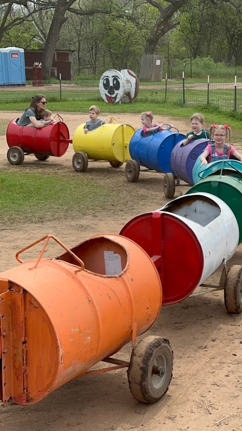 This Family Texas Farm Lets You Pick Fresh Peaches And Sunflowers Side By Side - Decor Hint The Sweet Berry Express Barrel Train