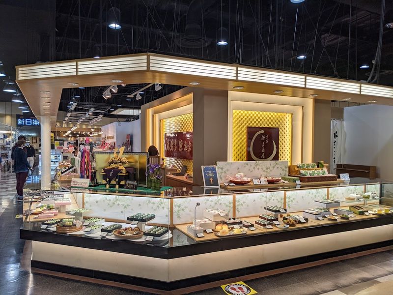 This California Japanese Marketplace Feels Like A Mini Trip To Tokyo With Fresh Sushi, Ramen, Mochi, And Imported Finds - Decor Hint Sample Mochi And Seasonal Sweets At J.sweets