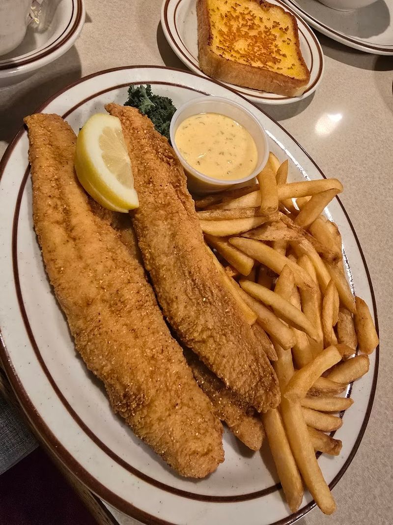 This Idaho Breakfast Buffet Serves Country-Fried Steak, Gravy, And Enough Comfort Food To Ruin Your Plans - Decor Hint Let The Country Potatoes Do Their Quiet Heavy Lifting