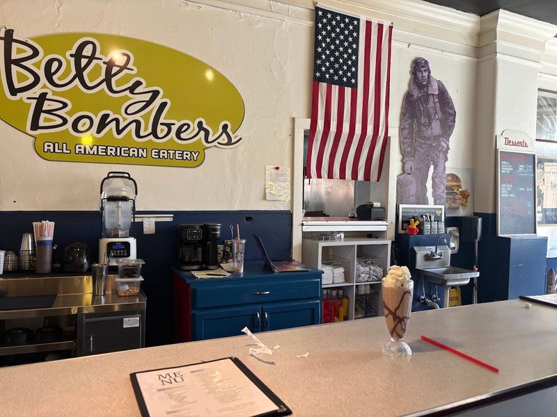Betty Bombers, Savannah
