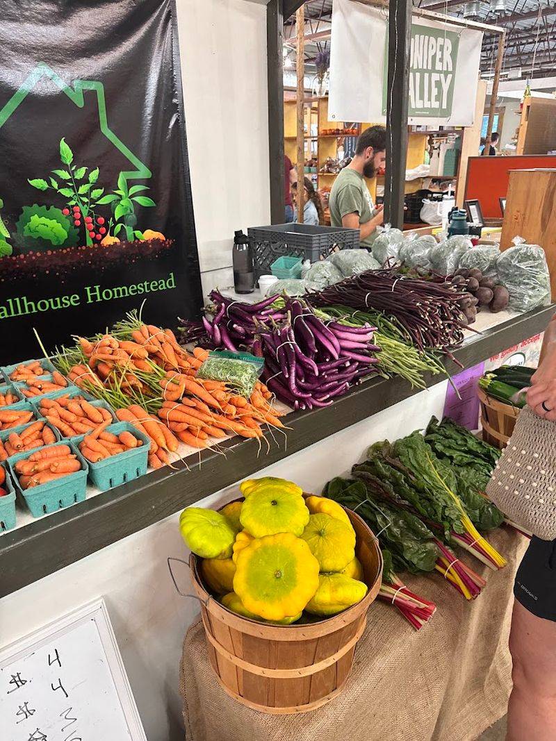 Community Farmers Market In Bowling Green