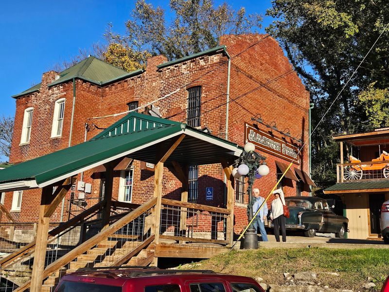 10 Kentucky Restaurants So Remote They Turn The Drive Into Part Of The Journey - Decor Hint Jailhouse Pizza, Brandenburg