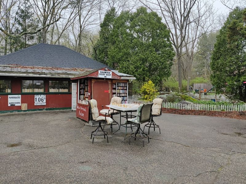 10 Magical Connecticut Places That Feel Like They Belong In A Fairytale - Decor Hint The Book Barn, Niantic