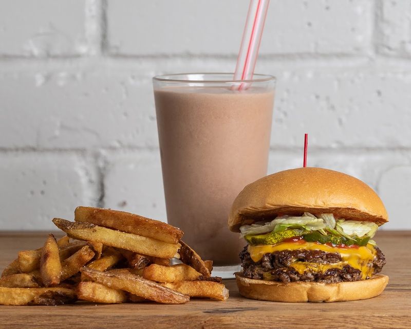 HiHo Cheeseburger, Los Angeles, Santa Monica, Marina del Rey, Studio City